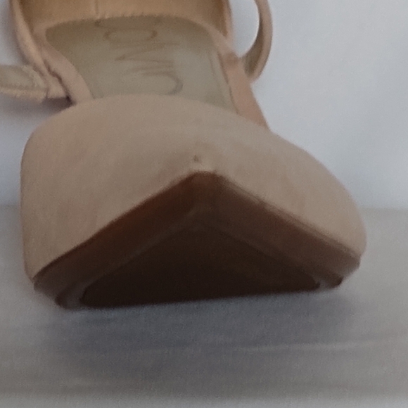 Flirty Elegant Calvin Klein Suede Nude/Tan Heels with Stiletto Design Sz 5 - Picture 9 of 10